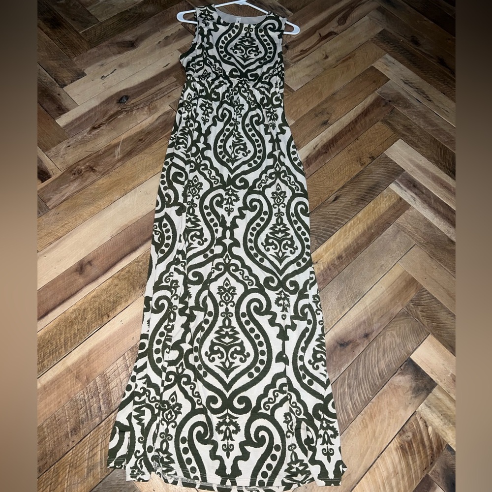 Elegant Green Patterned Maxi Dress